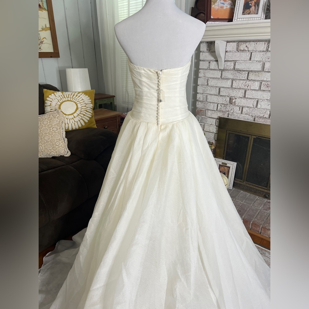 Vera Wang organza sweetheart tulle wedding dress - Picture 13 of 16